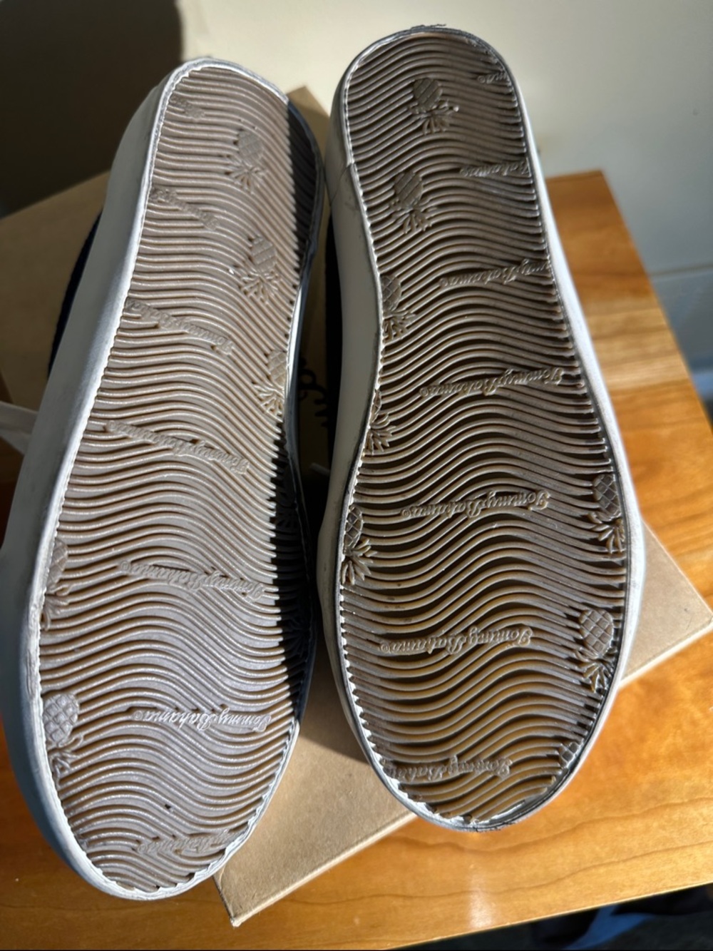 Tommy Bahama Tennis Shoes - Picture 7 of 9